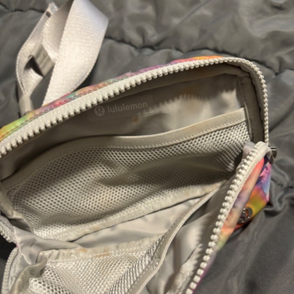 Lululemon Everywhere Belt Bag Vapor - Picture 2 of 4